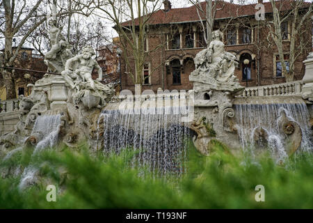 Springbrunnen auf der Valentino Park Platz in Turin, Italien. Stockfoto