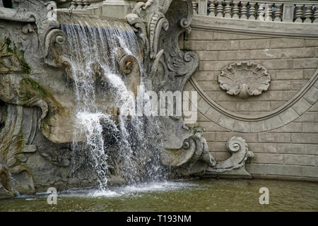 Springbrunnen auf der Valentino Park Platz in Turin, Italien. Stockfoto