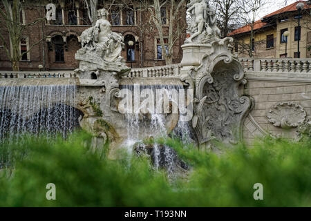 Springbrunnen auf der Valentino Park Platz in Turin, Italien. Stockfoto