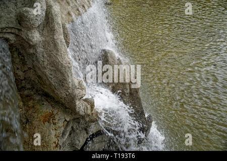 Springbrunnen auf der Valentino Park Platz in Turin, Italien. Stockfoto