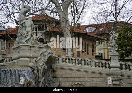 Springbrunnen auf der Valentino Park Platz in Turin, Italien. Stockfoto