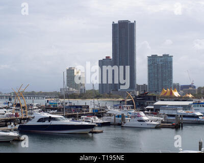 Yachten in der Marina an der Marina Mirage in der Gold Coast Stockfoto