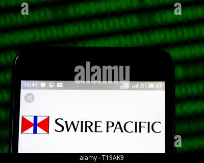 In diesem Foto Illustration einer Swire Group Logo gesehen auf einem Smartphone angezeigt. Stockfoto