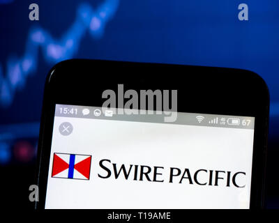 In diesem Foto Illustration einer Swire Group Logo gesehen auf einem Smartphone angezeigt. Stockfoto