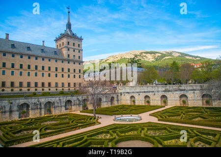 Gärten und königliches Kloster. San Lorenzo del Escorial, Madrid, Spanien. Stockfoto