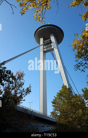UFO-Bridge und Tower, Bratislava, Slowakei Stockfoto