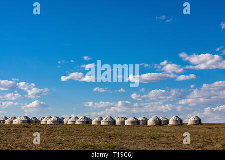 Ein Ger (Jurte) Camp auf der Gegentala Grasland nördlich von Hohhot in der Inneren Mongolei, China. Stockfoto