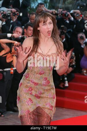 CANNES, Frankreich - 13. Mai, 1998: die Schauspielerin Sophie Marceau bei der Premiere von "Primary Colors", die das 51. Festival von Cannes eröffnet. Stockfoto