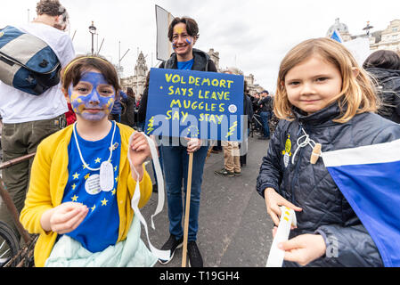 Es den Leuten März, London. Eine riesige Demonstration in London zur Unterstützung der in eine endgültige Brexit Angebot zu den Menschen gebracht werden, abzustimmen oder widerrufen. Stockfoto