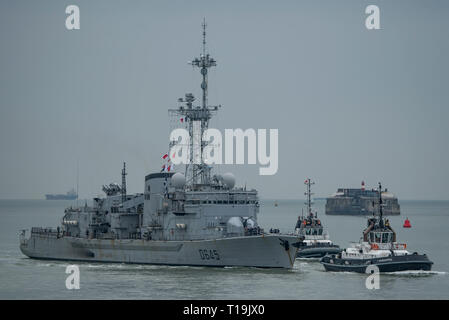 Die französische Marine (Marine Nationale) Kriegsschiff FS La Motte-Picquet (D 645) in Portsmouth, Großbritannien anreisen, für einen Höflichkeitsbesuch am 22. März 2019. Stockfoto