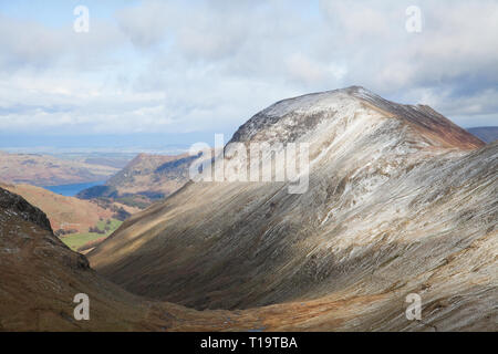 St. Sunday Crag über dem Grisedale Tal im englischen Lake District Stockfoto