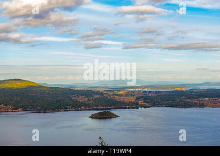 Blick auf das Saanich Inlet und Gulf Islands aus der Malahat Gipfel in Vancouver Island, BC, Kanada Stockfoto