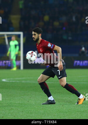 Charkiw, UKRAINE - 2. SEPTEMBER 2017: Tolga Cigerci der Türkei in Aktion während der FIFA WM 2018-Qualifikationsspiel gegen die Ukraine mit OSC Metalist Stockfoto