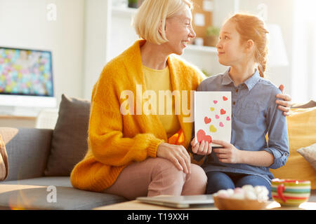 Tochter, Valentines Card zu Mom Stockfoto