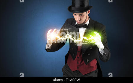 Magier Sekt super power zwischen seine beiden Hände Stockfoto