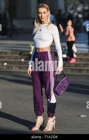 Paris, Frankreich, 27. Februar 2019: Street Style Outfit - Noor de Groot, bevor eine Fashion Show in Paris Fashion Week - PFWFW 19. Stockfoto