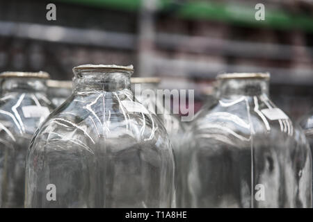 Glas Container im Store. Stockfoto