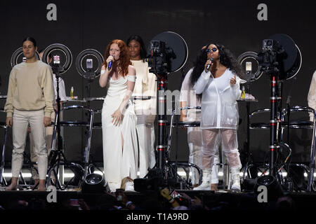 Rag 'n' Bone Mann, Winnie Harlow, Sam Smith, Calvin Harris, Jess Glynne, H.E.R. führen bei Brit Awards Show in der Arena 02 Mit: Jess Glynne, H.E.R. Wo: London, Vereinigtes Königreich, wenn: 21 Feb 2019 Credit: WENN.com Stockfoto