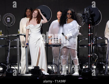 Rag 'n' Bone Mann, Winnie Harlow, Sam Smith, Calvin Harris, Jess Glynne, H.E.R. führen bei Brit Awards Show in der Arena 02 Mit: Jess Glynne, H.E.R. Wo: London, Vereinigtes Königreich, wenn: 21 Feb 2019 Credit: WENN.com Stockfoto