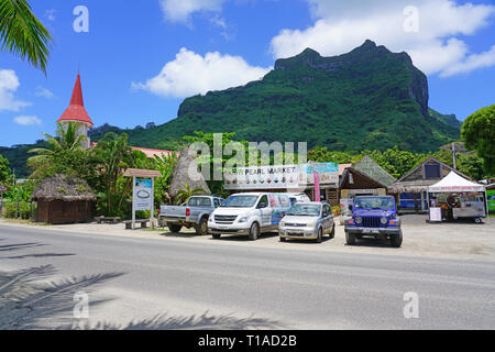 VAITAPE BORA BORA-4 DEZ 2018 - Street View von Vaitape, der wichtigsten Stadt auf Bora Bora, Französisch-Polynesien, am Fuße des Mont Otemanu. Stockfoto