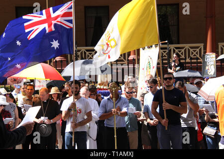 Sydney, Australien. 24. März 2019. Die St. Mary's Cathedral statt der jährlichen 'Tag der Masse auf das ungeborene Kind' und Prozession. Credit: Richard Milnes/Alamy leben Nachrichten Stockfoto