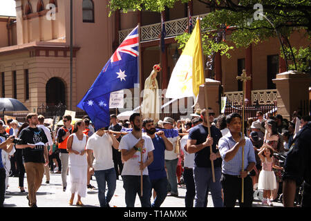 Sydney, Australien. 24. März 2019. Die St. Mary's Cathedral statt der jährlichen 'Tag der Masse auf das ungeborene Kind' und Prozession. Credit: Richard Milnes/Alamy leben Nachrichten Stockfoto