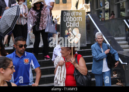 Sydney, Australien. 24. März 2019. Die St. Mary's Cathedral statt der jährlichen 'Tag der Masse auf das ungeborene Kind' und Prozession. Credit: Richard Milnes/Alamy leben Nachrichten Stockfoto