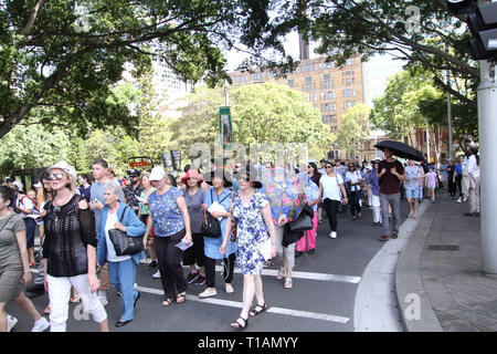 Sydney, Australien. 24. März 2019. Die St. Mary's Cathedral statt der jährlichen 'Tag der Masse auf das ungeborene Kind' und Prozession. Credit: Richard Milnes/Alamy leben Nachrichten Stockfoto