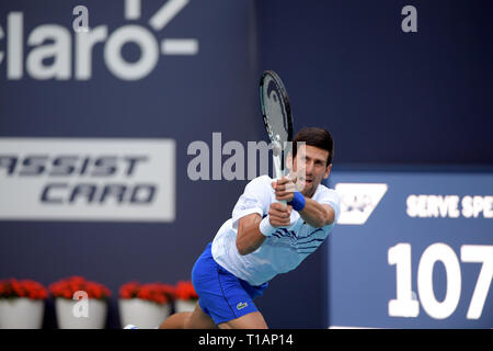 Miami Gardens, Florida. 24. März, 2019. Novak Djokovic aus Serbien Niederlagen Federico Delbonis von Argentinien an Tag 7 der Miami geöffneten dargestellt von itaú im Hard Rock Stadion am 24. März 2019 in Miami Gardens, Florida Personen: Novak Djokovic Stockfoto