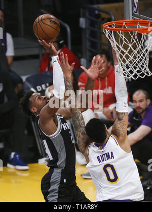 Los Angeles, Kalifornien, USA. 24 Mär, 2019. Buddy Sacramento Kings' Abschirmung (24) schießt während eines NBA Basketball Spiel zwischen den Los Angeles Lakers und Sacramento Kings, Sonntag, März 24, 2019, in Los Angeles. Credit: Ringo Chiu/ZUMA Draht/Alamy leben Nachrichten Stockfoto