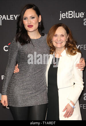 Hollywood, Ca. 24 Mär, 2019. Maria Chieffo, Beth Grant, Am Paley Center für 2019 von Media PaleyFest LA-'Star Trek: Discovery" bei Dolby Theater am 24. März 2019 in Hollywood, Kalifornien. Credit: Faye Sadou/Medien Punch/Alamy leben Nachrichten Stockfoto