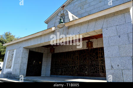 Allgemeine Ansicht der Kapelle und Krypta, wo die spanische Regierung hat beschlossen, dass die Überreste des Diktators Francisco Franco am 10. Juni wird aus dem Tal der Gefallenen exhumiert und in einem Friedhof in der Stadt von El Pardo in Madrid, Spanien, 24. März 2109 begraben werden. In diesem Friedhof, der Frau des Diktators, Frau Carmen Polo, begraben ist. Credit: Jorge Rey/MediaPunch Stockfoto