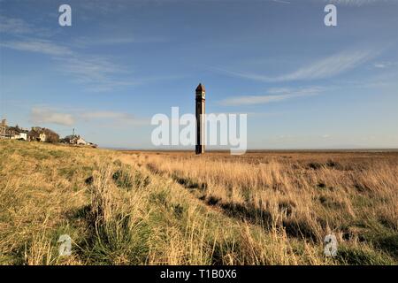 Rampside, Cumbria GROSSBRITANNIEN. 25. März 2019. UK Wetter. Frühling Sonnenschein und blauer Himmel von Rampside führenden Licht auf die Cumbrian Küste. Kredit Greenburn/Alamy Leben Nachrichten. Stockfoto