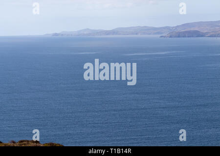 Sheeps Head Halbinsel, West Cork, Irland, 25. März 2019 Den warmen Frühling Tag mit Temperaturen bis zu 14 Grad der Blick über die Bantry Bay von den Sheeps Head Halbinsel einen schönen Anblick. Credit: aphperspective/Alamy leben Nachrichten Stockfoto