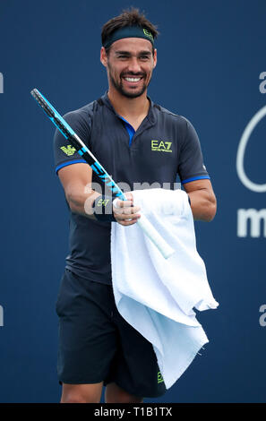 Miami Gardens, Florida, USA. 24 Mär, 2019. Fabio Fognini, von Italien, während seinem Match gegen Roberto Bautista Agut, von Spanien, Am2019 Miami geöffneten dargestellt von itaú Professional Tennis Turnier, an dem Hardrock Stadion in Miami Gardens, Florida, USA gespielt. Mario Houben/CSM/Alamy leben Nachrichten Stockfoto