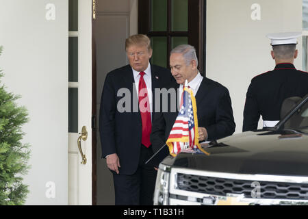 Washington, District of Columbia, USA. 25 Mär, 2019. Präsidenten der Vereinigten Staaten Donald J. Trumpf Escorts der israelische Ministerpräsident Benjamin Netanjahu nach dem Treffen im Weißen Haus in Washington, DC, 25. März 2019. Quelle: Chris Kleponis/CNP Credit: Chris Kleponis/CNP/ZUMA Draht/Alamy leben Nachrichten Stockfoto