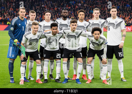 ORvl. torwart Manuel Neuer (GER), Toni Kroos (GER), Nico SCHULZ (GER), Antonio Rüdiger (RvØdiger, GER), Serge GNABRY (GER), Joshua KIMMICH (GER), Niklas SUELE (Svºle, GER), uRleft nach rechts Toni Kroos (GER), Serge GNABRY (GER), Leon Goretzka (GER), Leroy SANE (GER), Team Foto, Gruppe, Team Foto, Team Bild, vollständige Figur, Landschaft, Fußball Bundesländer überein, EURO Qualifikation, Gruppe C, Niederlande (NED) - Deutschland (GER) 2:3, am 24.03.2019 an der Johan Cruyff Arena in Amsterdam/Niederlande. ##DFB/UEFA-Bestimmungen verbieten die Verwendung von Fotografien als Bildsequenzen und/oder quasi-v Stockfoto