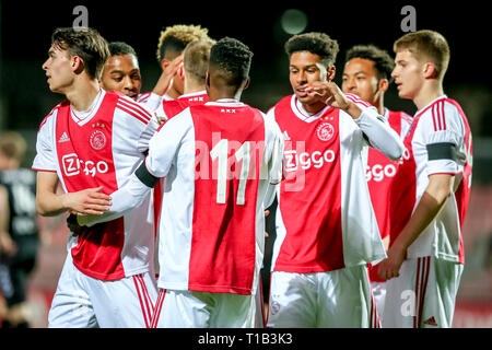 Amsterdam, Niederlande. 25 Mär, 2019. AMSTERDAM, 25-03-2019, Sportpark De Toekomst, Keuken Kampioen Divisie, Jong Ajax-Jong, Utrecht, Saison 2018/2019 Spieler jong Ajax 2-0 während des Spiels Jong Ajax-Jong Utrecht Credit feiern: Pro Schüsse/Alamy leben Nachrichten Stockfoto