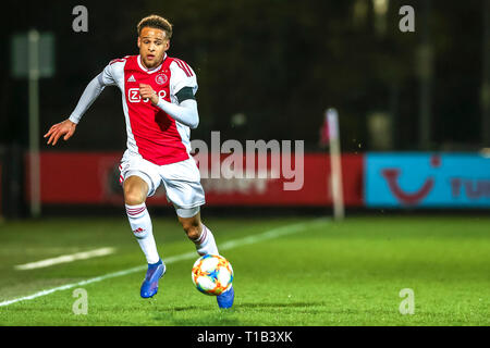 Amsterdam, Niederlande. 25 Mär, 2019. AMSTERDAM, 25-03-2019, Sportpark De Toekomst, Keuken Kampioen Divisie, Jong Ajax-Jong, Utrecht, Saison 2018/2019, Jong Ajax-player Liam van Gelderen während des Spiels Jong Ajax-Jong Utrecht Credit: Pro Schüsse/Alamy leben Nachrichten Stockfoto