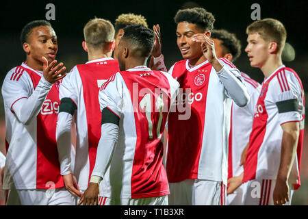 Amsterdam, Niederlande. 25 Mär, 2019. AMSTERDAM, 25-03-2019, Sportpark De Toekomst, Keuken Kampioen Divisie, Jong Ajax-Jong, Utrecht, Saison 2018/2019 Spieler jong Ajax 2-0 während des Spiels Jong Ajax-Jong Utrecht Credit feiern: Pro Schüsse/Alamy leben Nachrichten Stockfoto