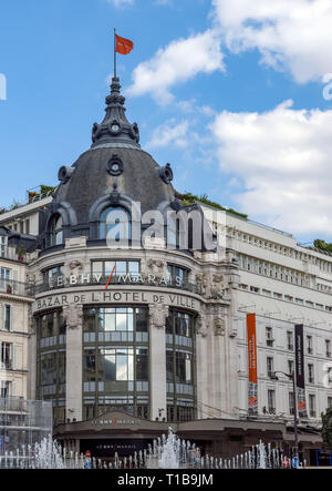 BHV Bazar de l'Hotel de Ville Kaufhaus Eingang - Paris Stockfoto