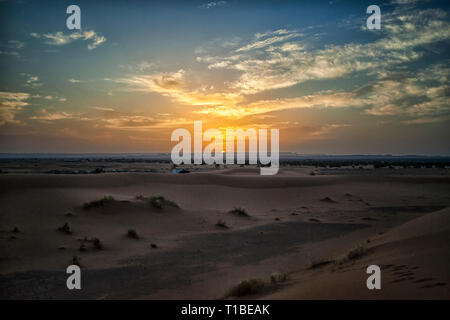 Schönen Sonnenuntergang in der Wüste Sahara Stockfoto