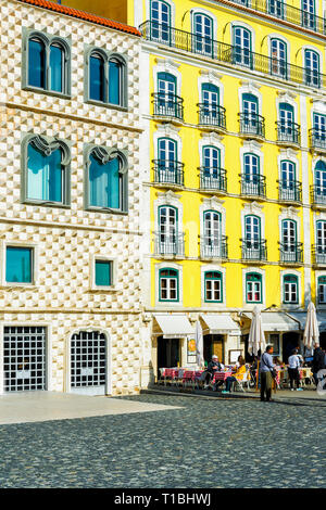 Casa Dos Bicos und Street Scene, Alfama, Lissabon, Portugal Stockfoto