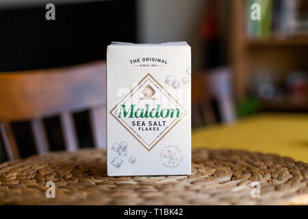 Editorial - maldon Sea salt flakes Box auf einem Tisch. 03/2019. Stockfoto