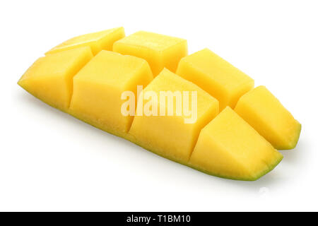 Frische Mango Fruchtschnitten auf weißem Hintergrund Stockfoto
