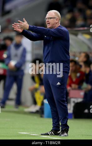 Schottland Manager Alex McLeish Gesten auf dem touchline während der UEFA EURO 2020 Qualifikation, Gruppe I an der Astana Arena übereinstimmen. Stockfoto