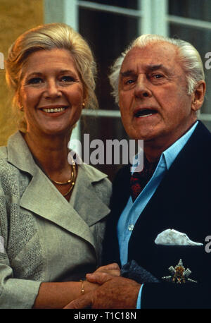 Das Erbe der Guldenburgs, Fernsehserie, Deutschland 1986 - 1988, Folge: "Kopf oder Zahl", Darsteller: Christiane Hörbiger, Stewart Granger Stockfoto