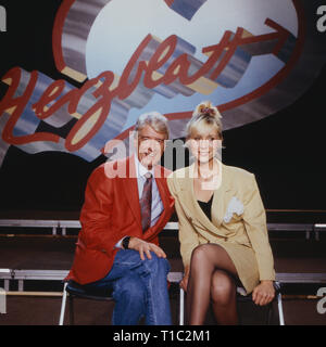 Herzblatt, Kuppelshow, Deutschland 1988, Moderator: Rudi Carrell und Assistentin Susanne Susi Müller Stockfoto