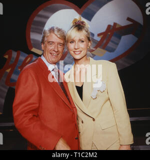 Herzblatt, Kuppelshow, Deutschland 1988, Moderator: Rudi Carrell und Assistentin Susanne Susi Müller Stockfoto