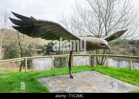 Metall, Rotmilan, Skulptur, Statue, Kunst, Grafik, Design, at, Llangefni Nant Yr Arian, in der Nähe von Aberystwyth, Ceredigion, West, Mitte von Wales, Walisisch UK, GB, Großbritannien, Stockfoto